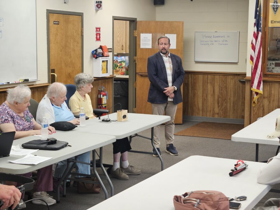 Mayor Cervoni addressing the group